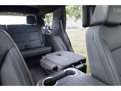 Характеристики автомобиля Chevrolet Tahoe 5.3 AT 4WD LS (06.2020 - н.в.): фото, вместимость, скорость, двигатель, топливо, масса, отзывы