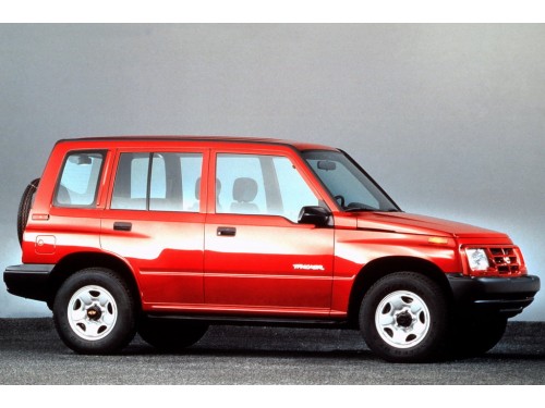 Характеристики автомобиля Chevrolet Tracker 1.6 AT 4WD Standard (04.1995 - 11.1998): фото, вместимость, скорость, двигатель, топливо, масса, отзывы