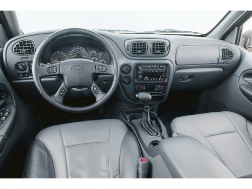 Характеристики автомобиля Chevrolet TrailBlazer 4.2 AT 4x4 LTZ (08.2001 - 07.2006): фото, вместимость, скорость, двигатель, топливо, масса, отзывы