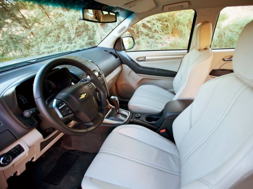 Характеристики автомобиля Chevrolet TrailBlazer 2.8 TD AT LT (03.2013 - 07.2015): фото, вместимость, скорость, двигатель, топливо, масса, отзывы