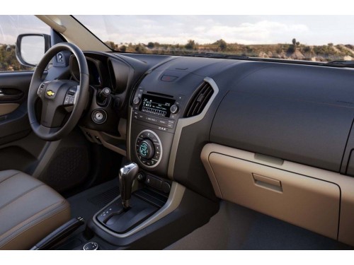 Характеристики автомобиля Chevrolet TrailBlazer 2.8 TD AT LT (03.2013 - 07.2015): фото, вместимость, скорость, двигатель, топливо, масса, отзывы
