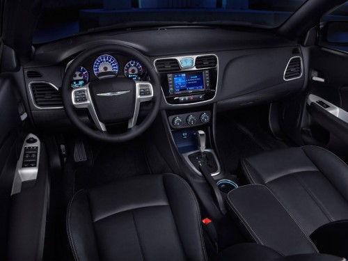 Характеристики автомобиля Chrysler 200 3.6 AT Limited (02.2011 - 12.2013): фото, вместимость, скорость, двигатель, топливо, масса, отзывы