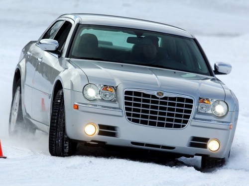 Характеристики автомобиля Chrysler 300C 3.5 AT AWD 300 Touring (06.2004 - 05.2007): фото, вместимость, скорость, двигатель, топливо, масса, отзывы