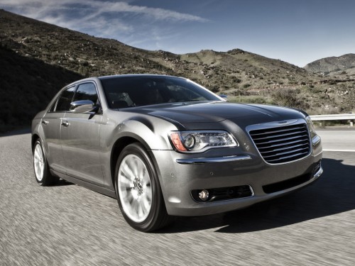 Характеристики автомобиля Chrysler 300C 3.6 AT AWD 300 Limited (02.2012 - 06.2012): фото, вместимость, скорость, двигатель, топливо, масса, отзывы
