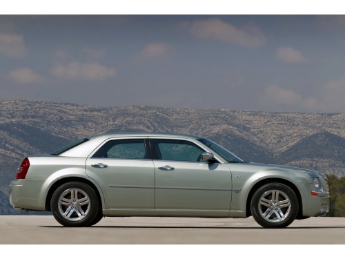 Характеристики автомобиля Chrysler 300C 2.7 AT (06.2004 - 05.2007): фото, вместимость, скорость, двигатель, топливо, масса, отзывы