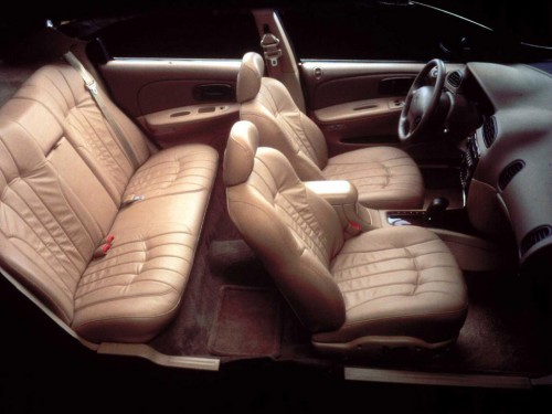 Характеристики автомобиля Chrysler Concorde 2.7 AT LX (01.1998 - 01.2001): фото, вместимость, скорость, двигатель, топливо, масса, отзывы
