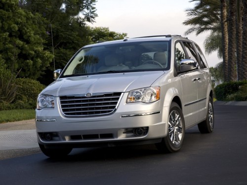 Характеристики автомобиля Chrysler Grand Voyager 2.8 CRD AT Touring (01.2008 - 12.2010): фото, вместимость, скорость, двигатель, топливо, масса, отзывы