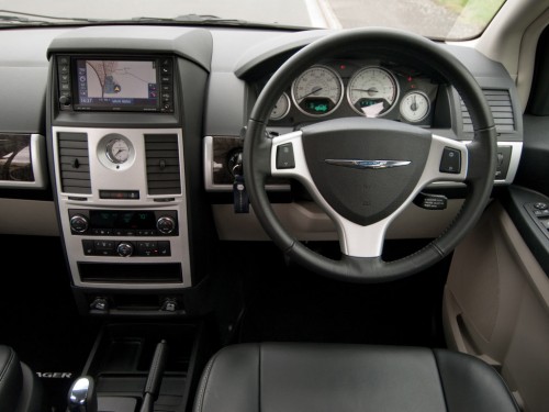 Характеристики автомобиля Chrysler Grand Voyager 2.8 CRD AT LX (01.2011 - 12.2015): фото, вместимость, скорость, двигатель, топливо, масса, отзывы