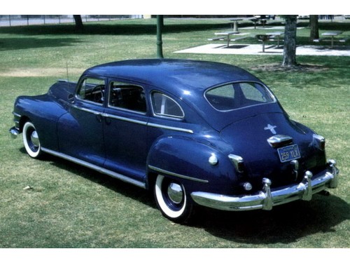 Характеристики автомобиля Chrysler Imperial 5.3 Prestomatic Crown Imperial Sedan (11.1946 - 12.1948): фото, вместимость, скорость, двигатель, топливо, масса, отзывы