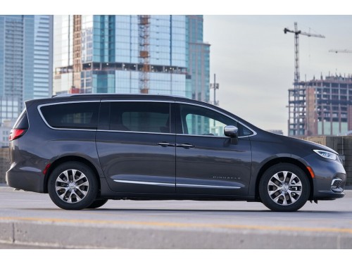 Характеристики автомобиля Chrysler Pacifica 3.6 EVT Hybrid Limited (02.2020 - н.в.): фото, вместимость, скорость, двигатель, топливо, масса, отзывы