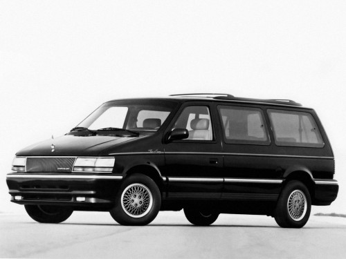 Характеристики автомобиля Chrysler Town and Country 3.3 AT (11.1990 - 01.1995): фото, вместимость, скорость, двигатель, топливо, масса, отзывы