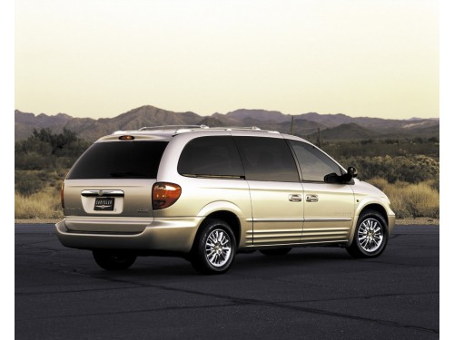 Характеристики автомобиля Chrysler Town and Country 3.8 AT LXi (01.2000 - 01.2004): фото, вместимость, скорость, двигатель, топливо, масса, отзывы