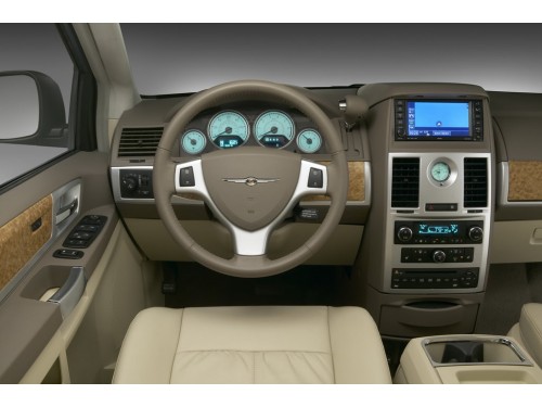 Характеристики автомобиля Chrysler Town and Country 3.8 AT Touring (08.2007 - 09.2010): фото, вместимость, скорость, двигатель, топливо, масса, отзывы