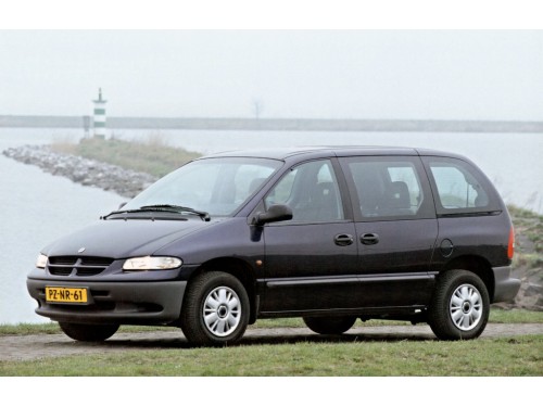 Характеристики автомобиля Chrysler Voyager 2.4 MT (10.1995 - 09.2000): фото, вместимость, скорость, двигатель, топливо, масса, отзывы