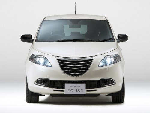 Характеристики автомобиля Chrysler Ypsilon Platina (12.2012 - 12.2014): фото, вместимость, скорость, двигатель, топливо, масса, отзывы