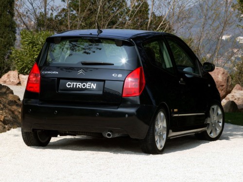 Характеристики автомобиля Citroen C2 1.4 MT VSX (09.2003 - 10.2009): фото, вместимость, скорость, двигатель, топливо, масса, отзывы