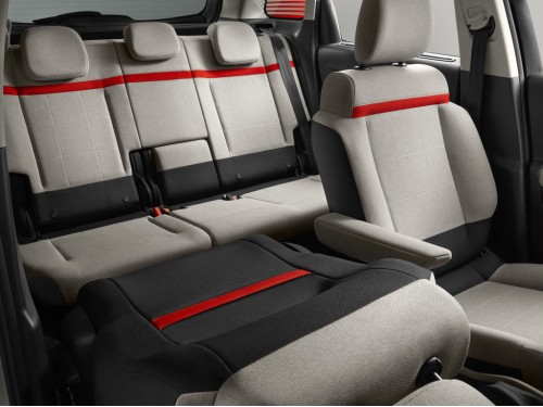 Характеристики автомобиля Citroen C3 Aircross 1.2 AT Live (02.2018 - 11.2021): фото, вместимость, скорость, двигатель, топливо, масса, отзывы
