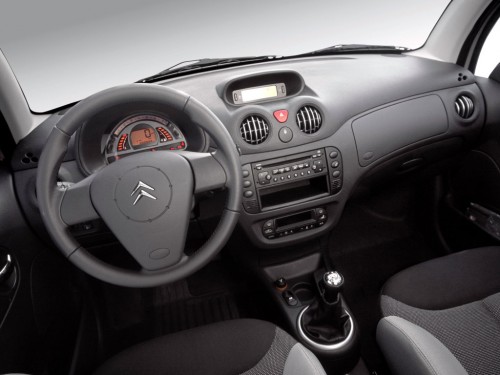 Характеристики автомобиля Citroen C3 1.1i MT X (06.2003 - 09.2005): фото, вместимость, скорость, двигатель, топливо, масса, отзывы