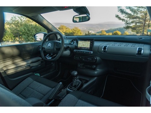 Характеристики автомобиля Citroen C4 Cactus 1.2 PureTech MT (04.2018 - н.в.): фото, вместимость, скорость, двигатель, топливо, масса, отзывы