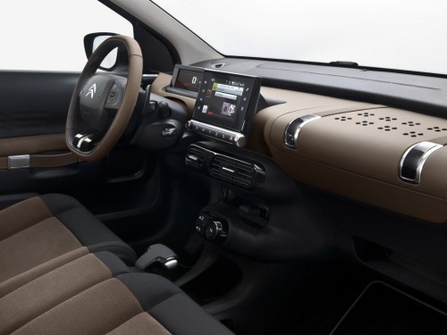 Характеристики автомобиля Citroen C4 Cactus 1.2 PureTech MT (03.2014 - 03.2018): фото, вместимость, скорость, двигатель, топливо, масса, отзывы