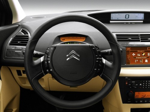 Характеристики автомобиля Citroen C4 1.4 MT Advance (09.2004 - 09.2008): фото, вместимость, скорость, двигатель, топливо, масса, отзывы