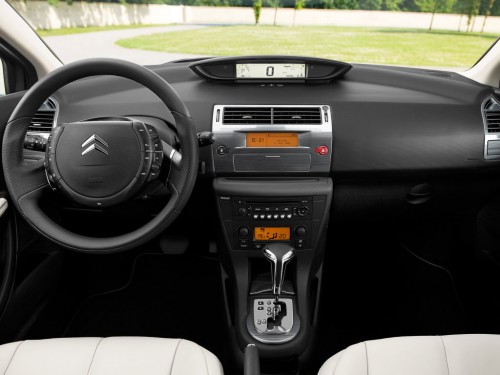 Характеристики автомобиля Citroen C4 1.4 MT CoolTech (07.2010 - 05.2011): фото, вместимость, скорость, двигатель, топливо, масса, отзывы