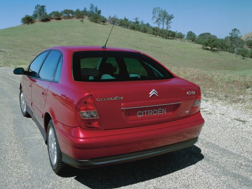 Характеристики автомобиля Citroen C5 1.8 AT SX (08.2001 - 07.2004): фото, вместимость, скорость, двигатель, топливо, масса, отзывы
