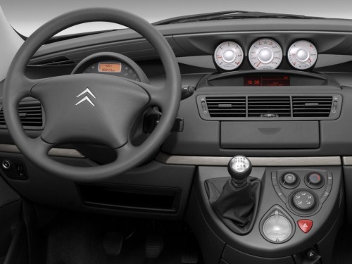Характеристики автомобиля Citroen C8 2.2 MT SX (12.2002 - 02.2008): фото, вместимость, скорость, двигатель, топливо, масса, отзывы