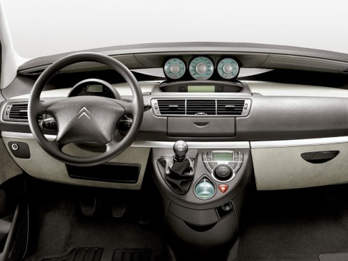 Характеристики автомобиля Citroen C8 2.2 MT SX (12.2002 - 02.2008): фото, вместимость, скорость, двигатель, топливо, масса, отзывы