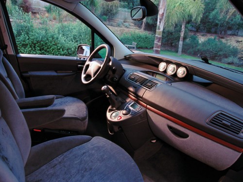 Характеристики автомобиля Citroen C8 2.0 MT SX (12.2002 - 02.2008): фото, вместимость, скорость, двигатель, топливо, масса, отзывы
