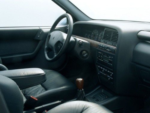 Характеристики автомобиля Citroen Xantia 1.8 MT SX (09.1995 - 11.1997): фото, вместимость, скорость, двигатель, топливо, масса, отзывы