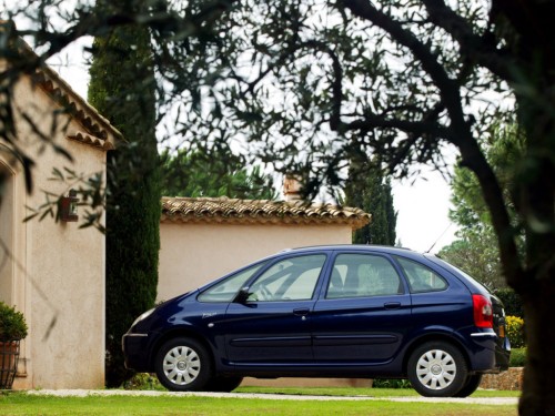 Характеристики автомобиля Citroen Xsara Picasso 2.0 AT Exclusive (03.2004 - 09.2009): фото, вместимость, скорость, двигатель, топливо, масса, отзывы