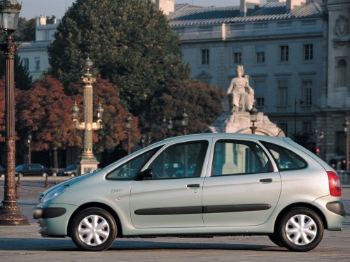 Характеристики автомобиля Citroen Xsara Picasso 1.8i MT SX/Exclusive (11.1999 - 02.2004): фото, вместимость, скорость, двигатель, топливо, масса, отзывы