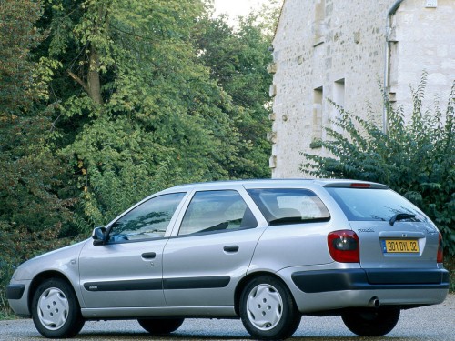 Характеристики автомобиля Citroen Xsara 1.8i MT (09.1998 - 09.2000): фото, вместимость, скорость, двигатель, топливо, масса, отзывы