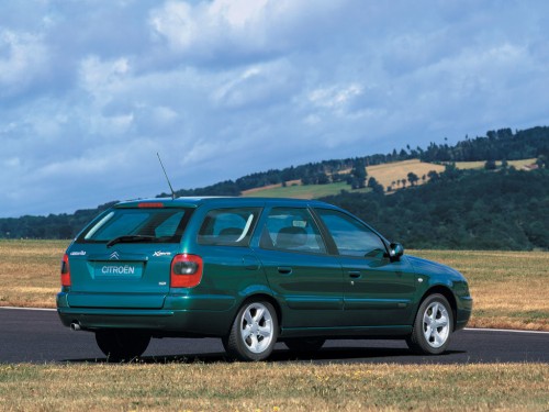 Характеристики автомобиля Citroen Xsara 1.6i 16V MT (09.2000 - 09.2003): фото, вместимость, скорость, двигатель, топливо, масса, отзывы