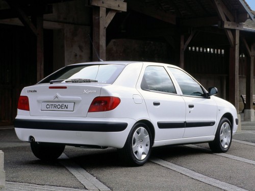 Характеристики автомобиля Citroen Xsara 1.6i 16V AT (09.2000 - 09.2003): фото, вместимость, скорость, двигатель, топливо, масса, отзывы