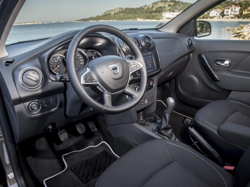 Характеристики автомобиля Dacia Sandero 1.0 SCe MT Essential (01.2017 - 08.2020): фото, вместимость, скорость, двигатель, топливо, масса, отзывы