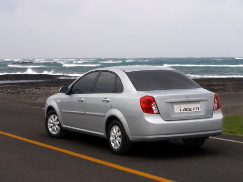 Характеристики автомобиля Daewoo Lacetti 1.8 MT (03.2004 - 10.2009): фото, вместимость, скорость, двигатель, топливо, масса, отзывы