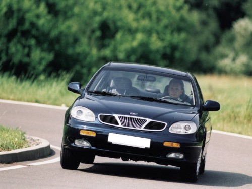 Характеристики автомобиля Daewoo Leganza 2.0 AT (04.1999 - 12.2002): фото, вместимость, скорость, двигатель, топливо, масса, отзывы