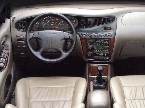 Характеристики автомобиля Daewoo Leganza 2.0 AT (04.1997 - 12.2002): фото, вместимость, скорость, двигатель, топливо, масса, отзывы