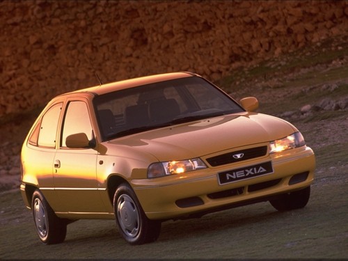 Характеристики автомобиля Daewoo Nexia 1.5 MT GLi (01.1995 - 12.1997): фото, вместимость, скорость, двигатель, топливо, масса, отзывы