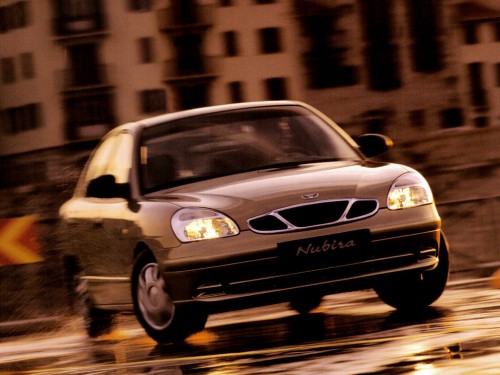 Характеристики автомобиля Daewoo Nubira 1.6 AT SX (04.1999 - 03.2002): фото, вместимость, скорость, двигатель, топливо, масса, отзывы