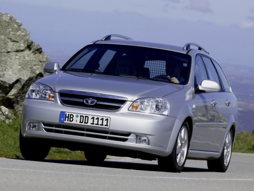 Характеристики автомобиля Daewoo Nubira 1.8 MT CDX (01.2002 - 01.2005): фото, вместимость, скорость, двигатель, топливо, масса, отзывы