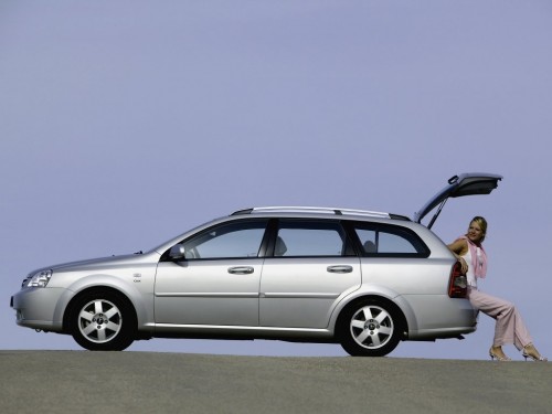 Характеристики автомобиля Daewoo Nubira 1.8 MT CDX (01.2002 - 01.2005): фото, вместимость, скорость, двигатель, топливо, масса, отзывы
