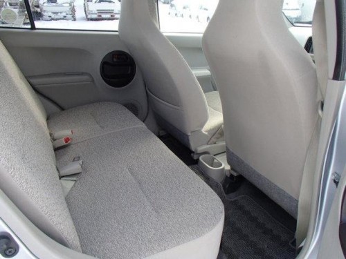 Характеристики автомобиля Daihatsu Boon 1.0 CL 4WD (06.2012 - 03.2014): фото, вместимость, скорость, двигатель, топливо, масса, отзывы