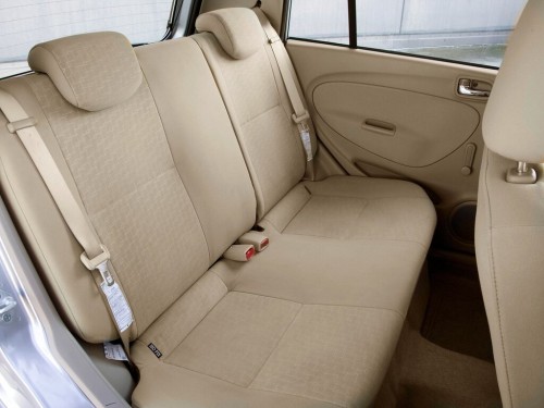Характеристики автомобиля Daihatsu Cuore 1.0 AT Top (01.2003 - 02.2007): фото, вместимость, скорость, двигатель, топливо, масса, отзывы