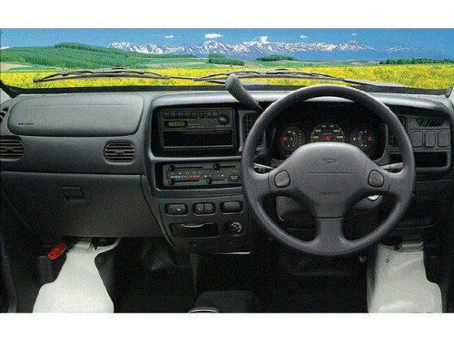 Характеристики автомобиля Daihatsu Hijet 660 extra high roof (01.1999 - 12.2000): фото, вместимость, скорость, двигатель, топливо, масса, отзывы