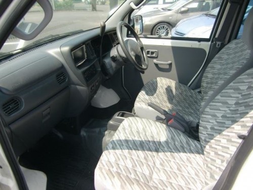 Характеристики автомобиля Daihatsu Hijet 660 special high roof (01.2002 - 05.2003): фото, вместимость, скорость, двигатель, топливо, масса, отзывы
