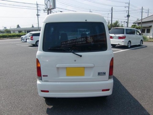 Характеристики автомобиля Daihatsu Hijet 660 special high roof (01.2001 - 12.2001): фото, вместимость, скорость, двигатель, топливо, масса, отзывы