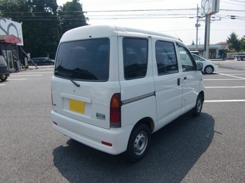 Характеристики автомобиля Daihatsu Hijet 660 cargo Deluxe turbo high roof (06.2003 - 11.2004): фото, вместимость, скорость, двигатель, топливо, масса, отзывы
